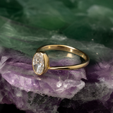 Anillo de compromiso con diamante de laboratorio de 1.5ct corte oval con certificado IGI elaborado en oro amarillo 14k