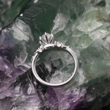 Anillo de compromiso con diamante natural de 1.0ct corte marquise con certificado IGI y 10 diamantes de laboratorio laterales elaborado en oro blanco de 14k