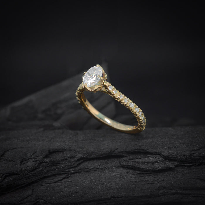 Anillo de compromiso con diamante natural central de con