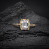 Anillo de compromiso con diamante de laboratorio de 1.0ct corte radiante con certificado IGI y 30 diamantes de laboratorio laterales en oro amarillo de 14k