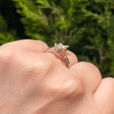 Anillo de compromiso con diamante natural de .20ct elaborado en oro de 14 kilates
