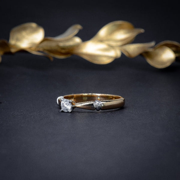 Anillo de compromiso con diamante natural de .20ct elaborado en oro amarillo de 14  kilates
