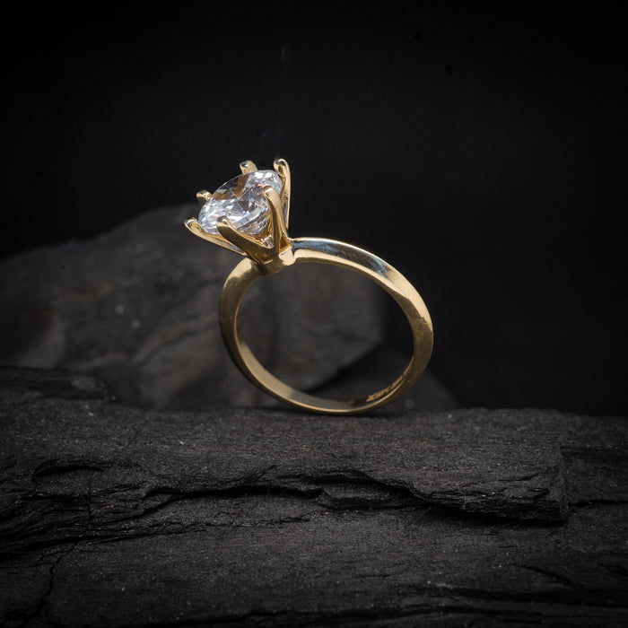 Anillo de compromiso con diamante de laboratorio de 2.0ct con certificado IGI realizado en oro amarillo 14 kilates