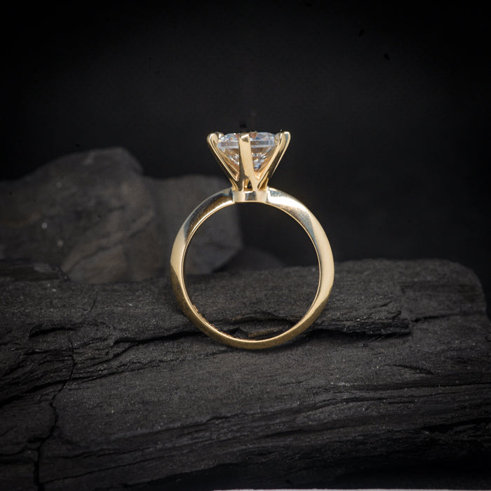 Anillo de compromiso con diamante de laboratorio de 2.0ct con certificado IGI realizado en oro amarillo 14 kilates