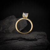 Anillo de compromiso con moissanita de 1.0ct con certificado GRA elaborado en oro amarillo de 14 kilates