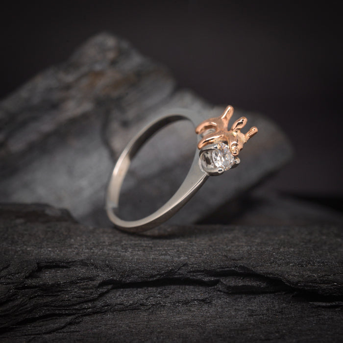 Anillo de compromiso con diamante natural de .20ct elaborado en oro de 14 kilates