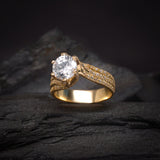 Anillo de compromiso con moissanita de 3.0ct con certificado GRA y 94 moissanitas laterales elaborado en oro amarillo de 18 kilates