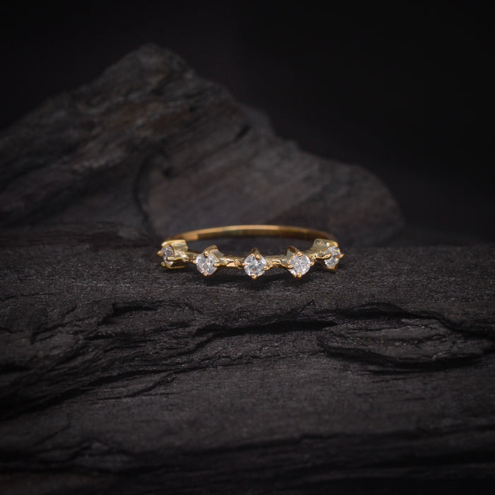 Churumbela con cristales elaborada en oro amarillo de 14 kilates