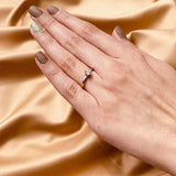 Anillo de compromiso con diamante natural central de .30ct corte brillante con certificado IGI elaborado en oro amarillo 14k