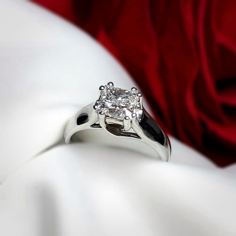 Anillo de compromiso con moissanita corte princesa de 1.0ct con certificado GRA elaborado en oro blanco de 14 kilates