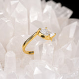Anillo de compromiso con diamante de laboratorio central de 2.0ct corte marquise con certificado IGI elaborado en oro amarillo 14k