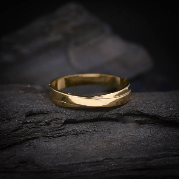 Argolla de matrimonio maciza de 4mm elaborada en oro amarillo de 14k