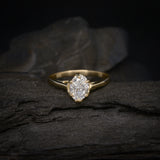 Anillo de compromiso con diamante de laboratorio de 1.5ct corte oval con certificado IGI elaborado en oro amarillo de 14k