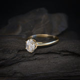 Anillo de compromiso con diamante de laboratorio de 1.5ct corte oval con certificado IGI elaborado en oro amarillo de 14k