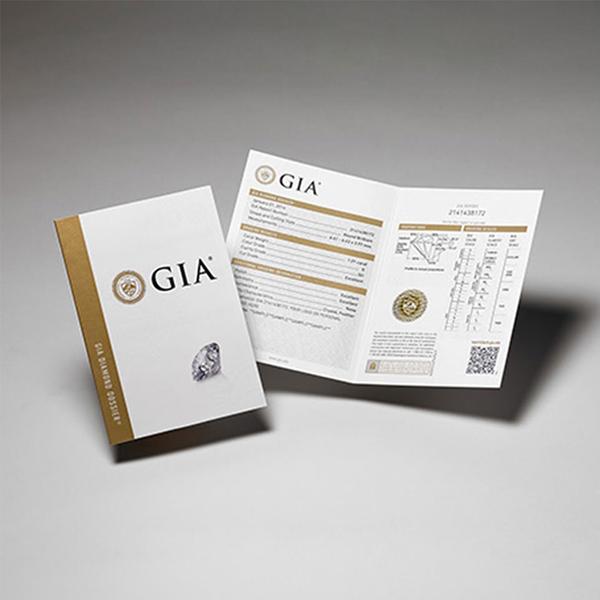 Anillo de compromiso con diamante natural central de .65ct con certificación GIA elaborado en oro amarillo de 14 kilates
