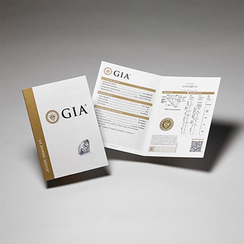 Anillo de compromiso con diamante natural de .45ct con certificación GIA y 12 diamantes naturales elaborado en oro blanco de 14 kilates