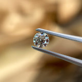 Anillo de compromiso con diamante natural de .55ct con certificación GIA y diamante negro natural de .55ct elaborado en oro blanco de 14 kilates con baño de carburo de tungsteno