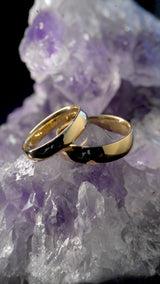 Par de argollas de matrimonio de 4mm y 5mm confort sólidas elaboradas en oro amarillo de 14k