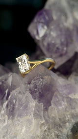 Anillo de compromiso con diamante natural central de 1.5ct corte radiante con certificación GIA elaborado en oro amarillo 14k