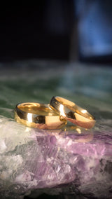 Par de argollas de matrimonio de 4mm y 5mm confort sólidas elaboradas en oro amarillo de 10k