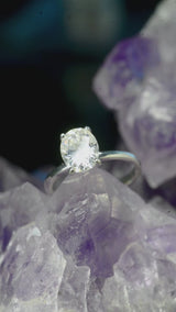 Anillo de compromiso con diamante de laboratorio de 1.5ct corte oval con certificado IGI elaborado en oro blanco de 14k