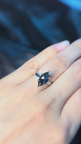 Anillo de compromiso con diamante natural sal y pimienta central de 2.0ct corte marquise elaborado en oro blanco de 14k