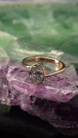 Anillo de compromiso con diamante de laboratorio de 1.5ct corte oval con certificado IGI elaborado en oro amarillo 14k