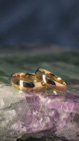 Par de argollas de matrimonio de 4mm y 5mm confort sólidas elaboradas en oro amarillo de 10k