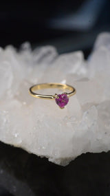 Anillo de compromiso con zafiro rosa natural de .50ct corte corazón elaborado oro amarillo de 14k