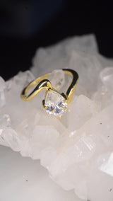 Anillo de compromiso con diamante de laboratorio central de 2.0ct corte gota con certificado IGI elaborado en oro amarillo 14k
