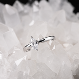 Anillo de compromiso con diamante de laboratorio de .50ct corte marquise con certificado IGI elaborado en oro blanco de 14k