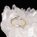 Anillo de compromiso con diamante natural de 1.0ct corte oval con certificación GIA elaborado en oro amarillo de 14k