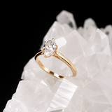 Anillo de compromiso con diamante natural de 1.0ct corte oval con certificación GIA elaborado en oro amarillo de 14k