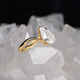 Anillo de compromiso con diamante de laboratorio central de 1.5ct corte gota con certificado IGI elaborado en oro amarillo 14k