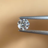 Anillo de compromiso con diamante natural de .40ct con certificación GIA y 18 diamantes laterales elaborado en oro blanco de 14 kilates