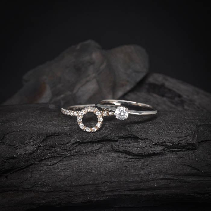 Anillo de compromiso con diamante natural de .30ct con certificación GIA y 15 diamantes laterales elaborado en oro blanco de 14 kilates
