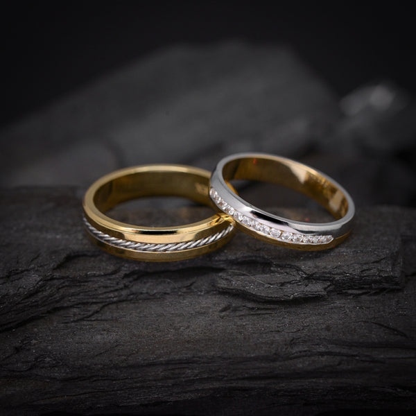 Par de argollas de matrimonio macizas de 5mm y 3mm con incrustación de 15 diamantes naturales elaboradas en oro amarillo y blanco de 14 kilates