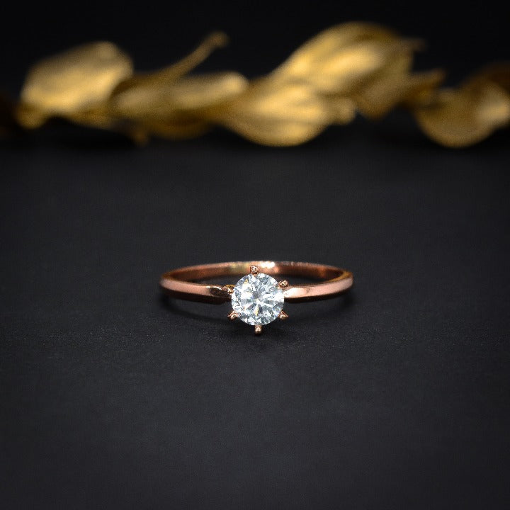 Anillo de compromiso con cristal elaborado en oro rosa de 14 kilates