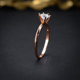 Anillo de compromiso con cristal elaborado en oro rosa de 14 kilates