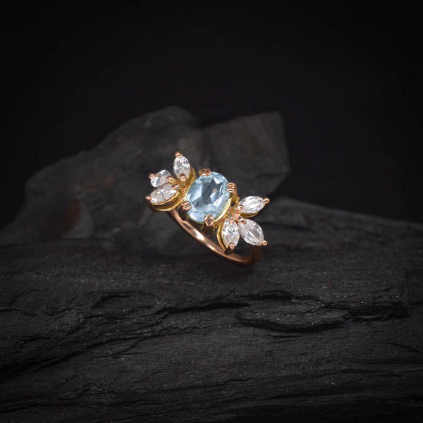 Anillo de compromiso con topacio natural y 6 diamantes naturales laterales elaborado en oro rosa de 14 kilates