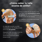 Anillo de compromiso con esmeralda natural de .15ct y 2 diamantes laterales elaborado en oro amarillo de 14 kilates