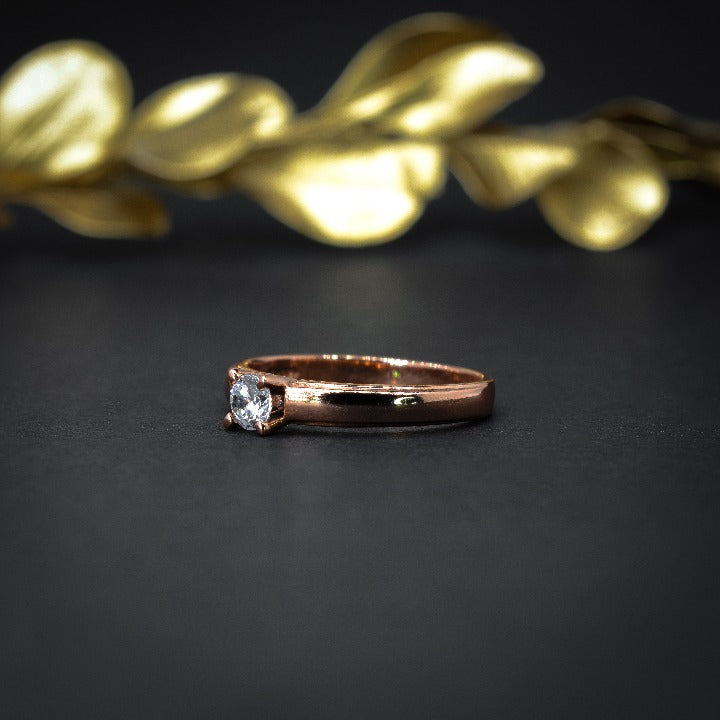 Anillo de compromiso con moissanita de .20ct con certificado GRA elaborado en oro rosa de 14 kilates
