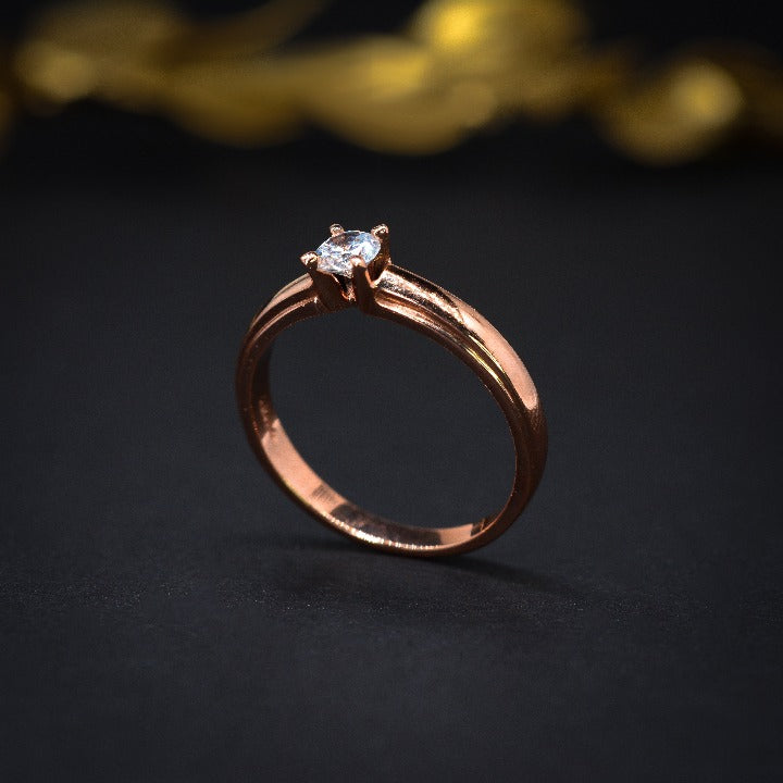 Anillo de compromiso con moissanita de .20ct con certificado GRA elaborado en oro rosa de 14 kilates