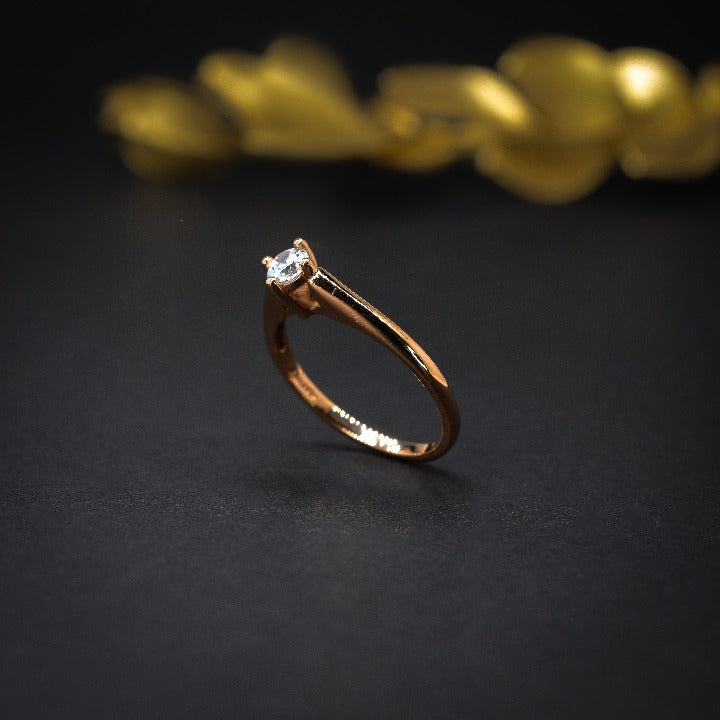 Anillo de compromiso con diamante natural central  de .30ct con certificación GIA elaborado en oro rosa de 18 kilates