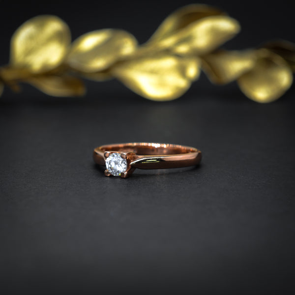 Anillo de compromiso con diamante natural .20ct elaborado en oro rosa de 14 kilates