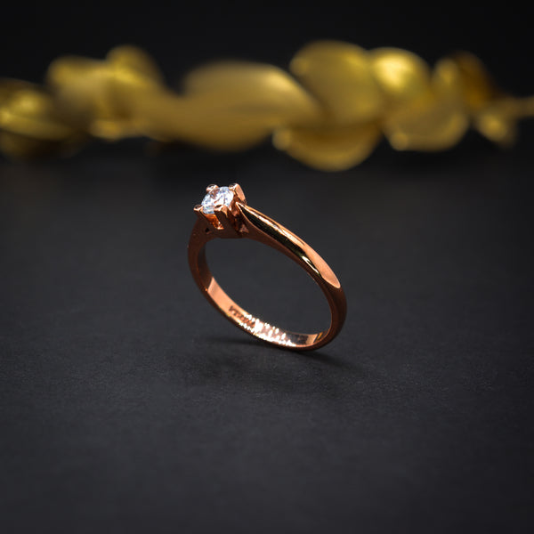 Anillo de compromiso con diamante natural .20ct elaborado en oro rosa de 14 kilates