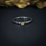 Anillo de compromiso con diamante natural .08ct en oro combinado de 14 kilates