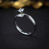 Anillo de compromiso con diamante natural de .20ct  elaborado en oro blanco de 14 kilates