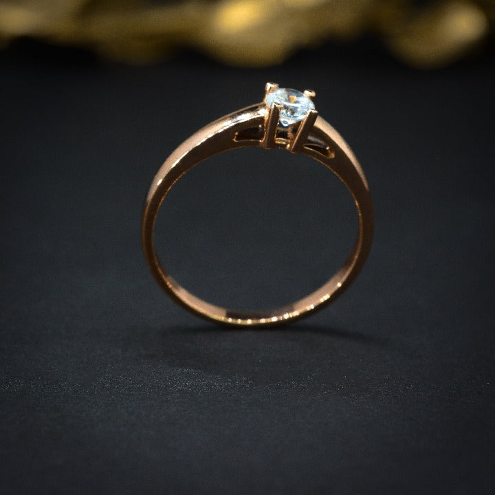 Anillo de compromiso con diamante natural de .30ct con certificación GIA elaborado en oro rosa de 18 kilates