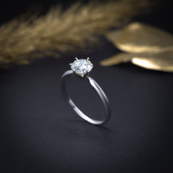 Anillo de compromiso con diamante natural central de 1.0ct con certificación GIA elaborado en oro blanco de 18 kilates